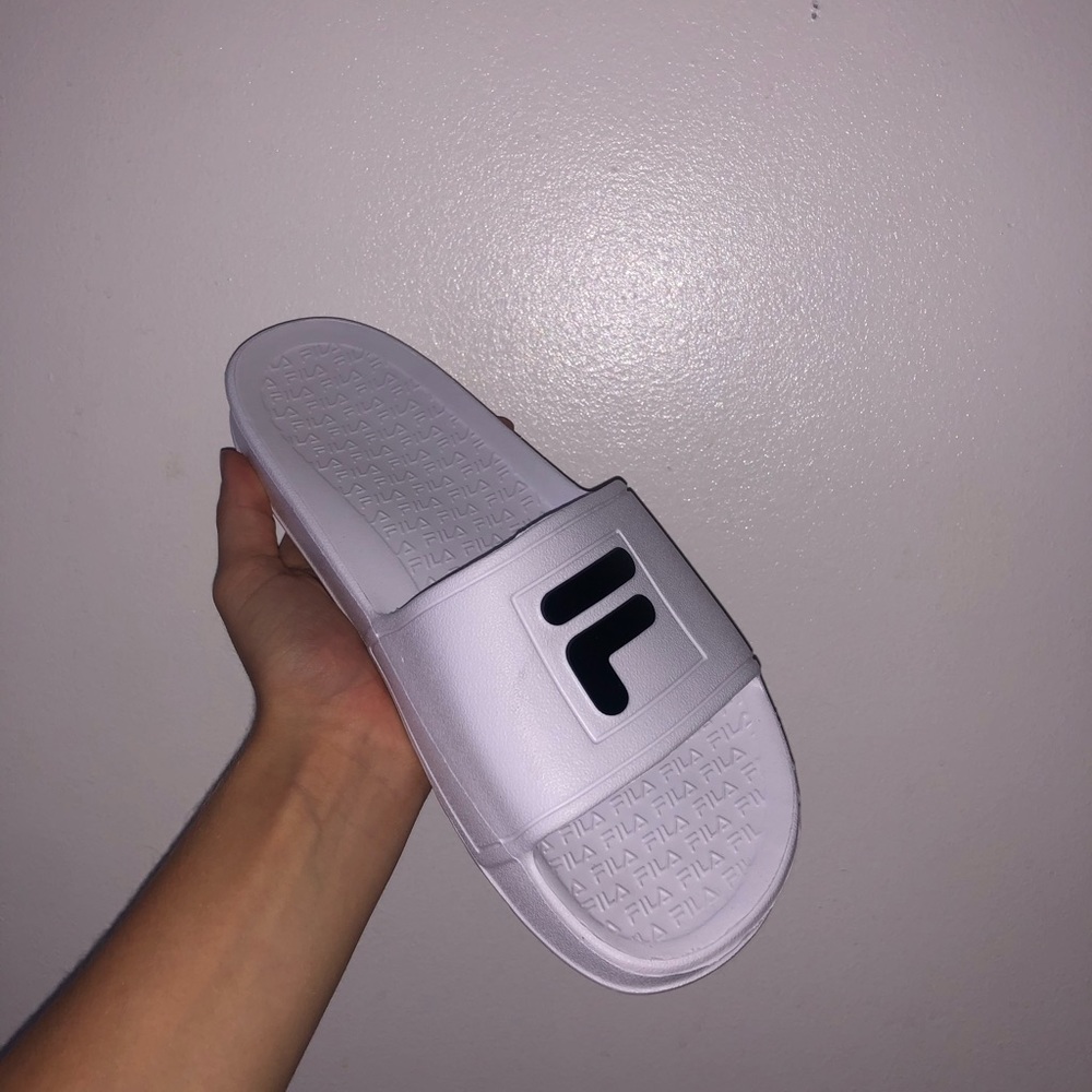 brand new Fila slides